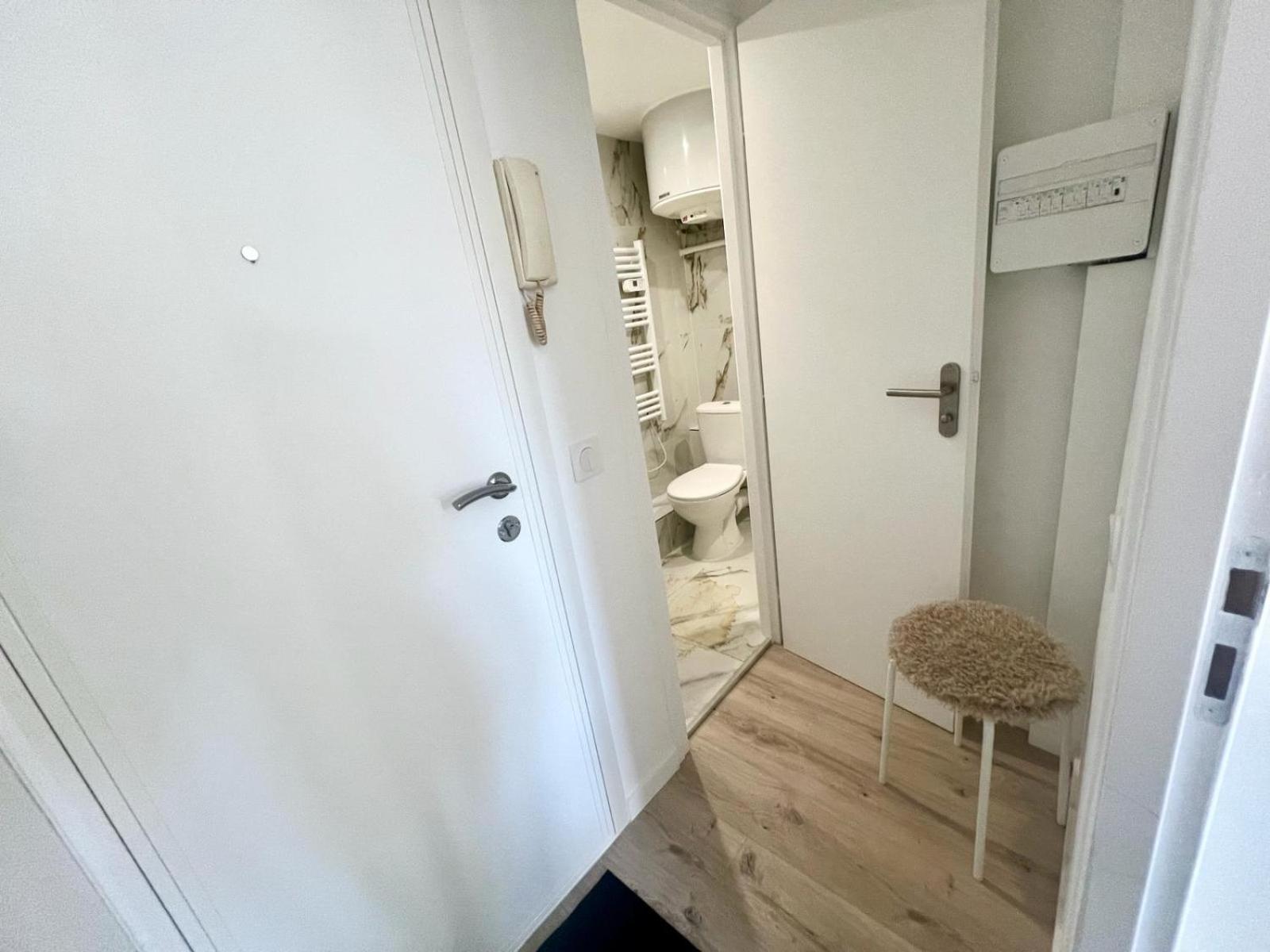Studio Moderne Renove Avec Balcon นีซ ภายนอก รูปภาพ